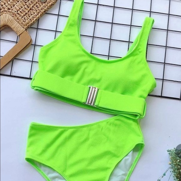 Bikini - Picture 2 of 2